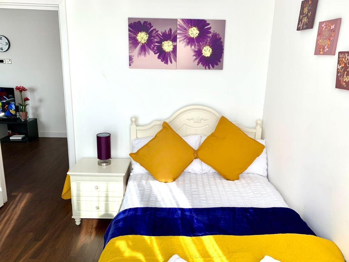 2-Bedrooms Modern Apartment Next To Velodrome, Lounge, Balcony, Parking, Abba London Exteriör bild
