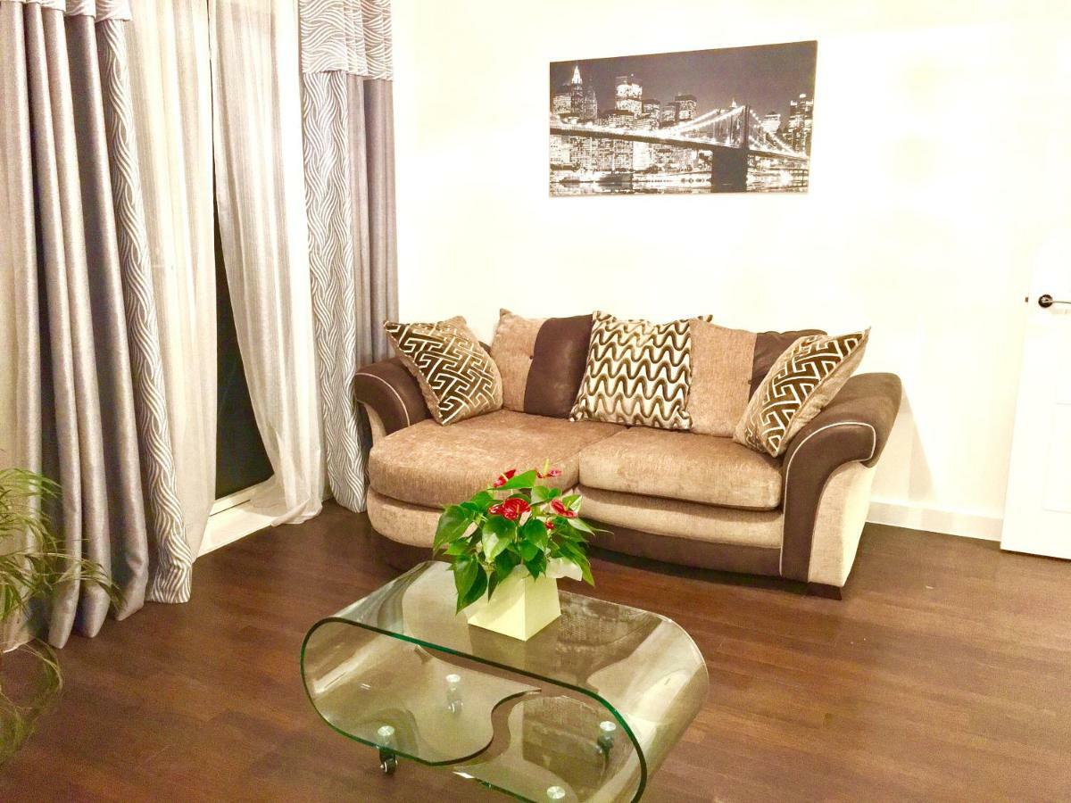 2-Bedrooms Modern Apartment Next To Velodrome, Lounge, Balcony, Parking, Abba London Exteriör bild