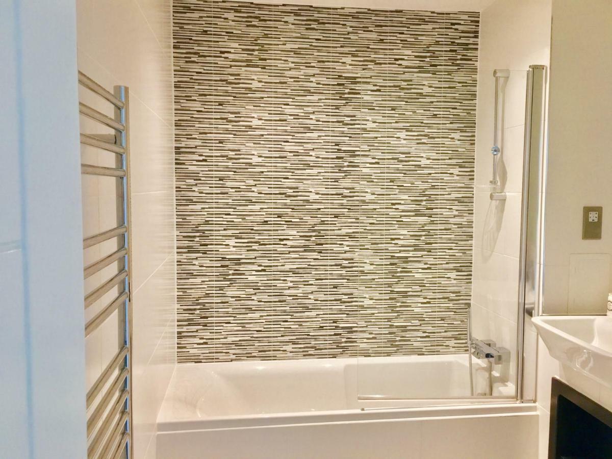 2-Bedrooms Modern Apartment Next To Velodrome, Lounge, Balcony, Parking, Abba London Exteriör bild