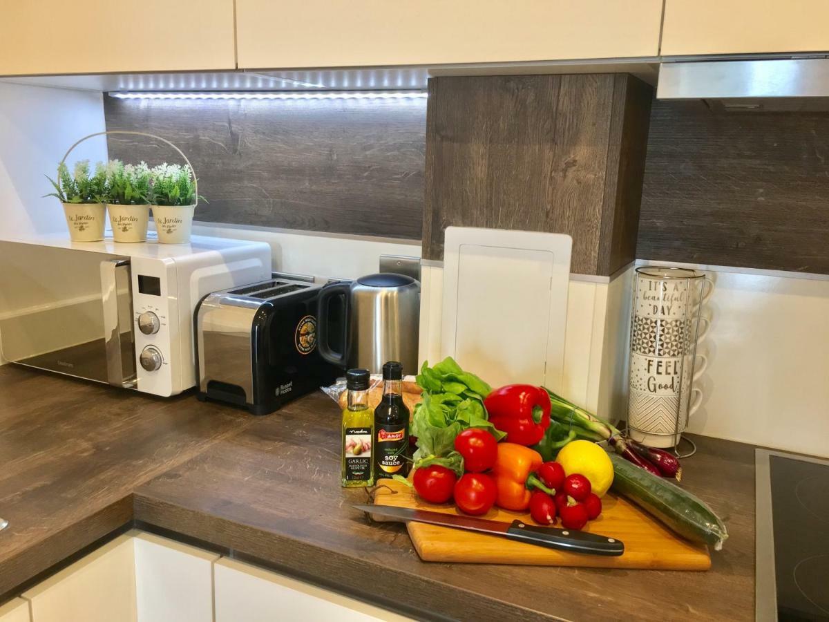 2-Bedrooms Modern Apartment Next To Velodrome, Lounge, Balcony, Parking, Abba London Exteriör bild